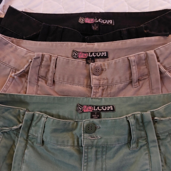 VOLCOM BUNDLE 3 PAIRS Y2K LONGER SHORTS - Picture 3 of 16